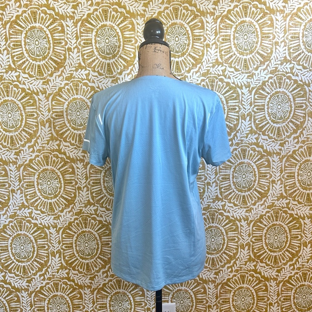 2XU Women’s Light Speed Tech Short Sleeve T-Shirt in Sky Blue size XL - Picture 10 of 12
